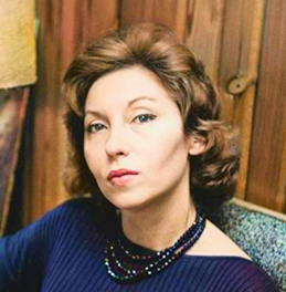 Clarice Lispector, escritora com cabelo curto e olhar expressivo.